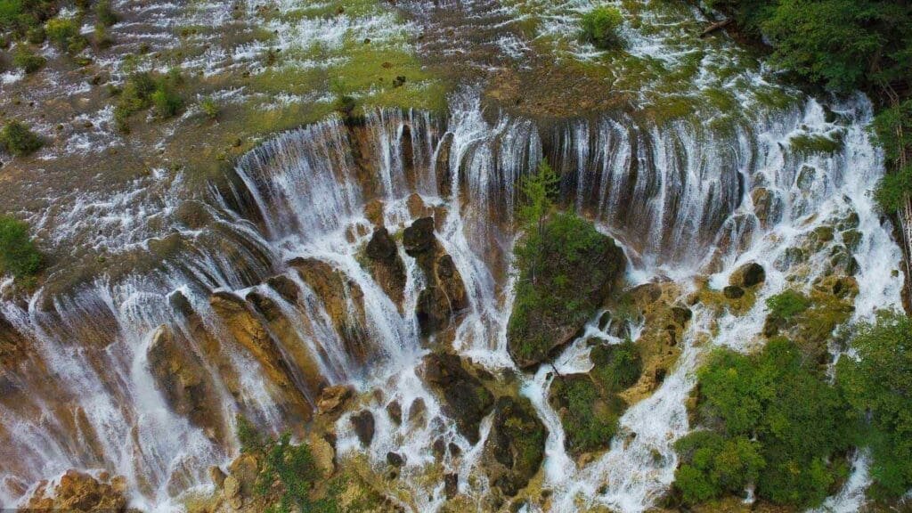 Discover the mesmerizing beauty of Jiuzhaigou Valley, where vibrant lakes