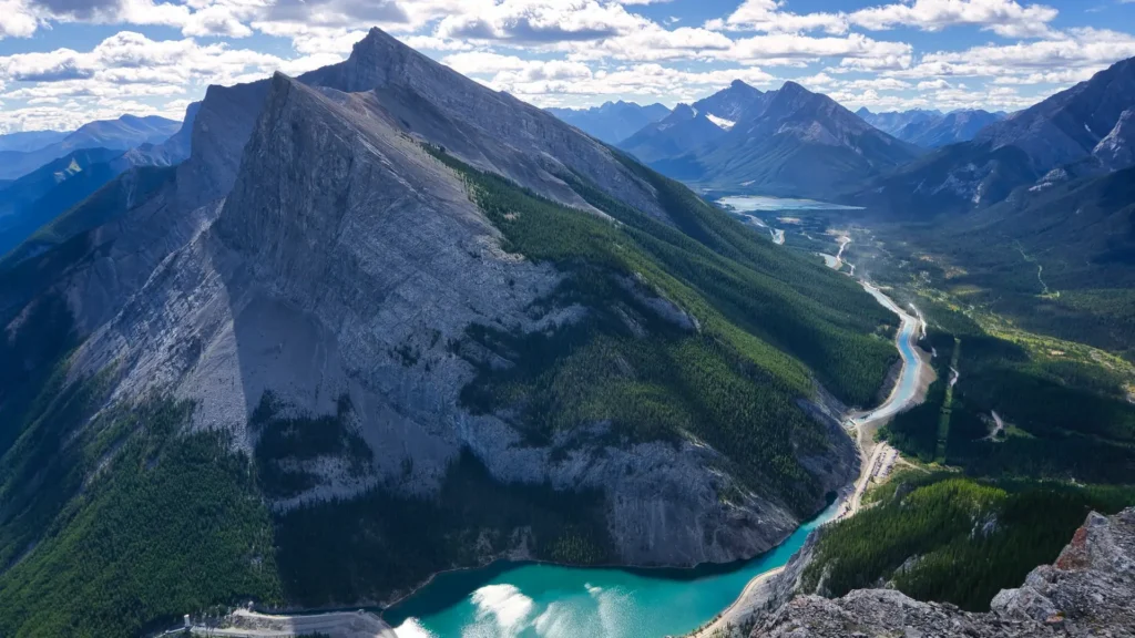 Canmore (Alberta) Embracing Nature's Playground