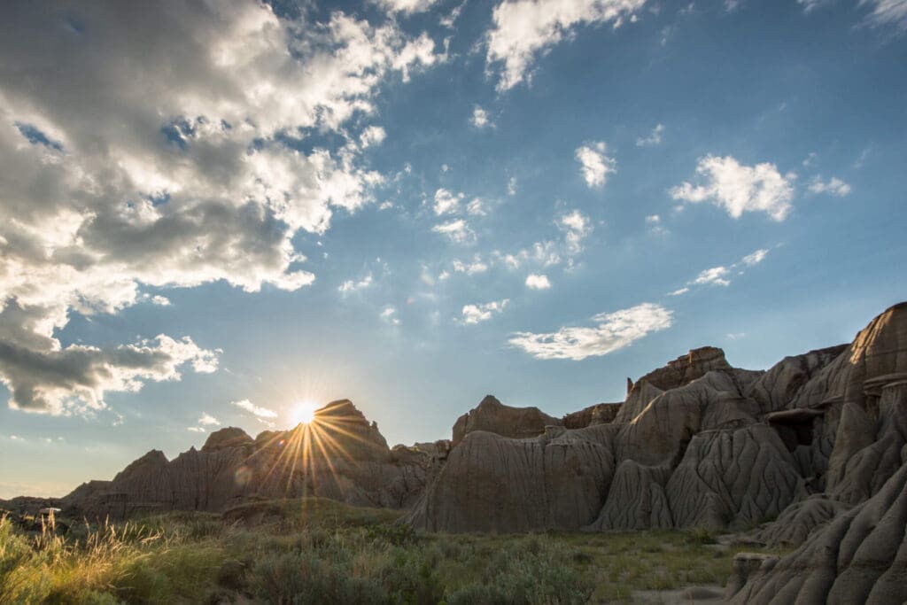 Drumheller -(Alberta) -Discovering -Dinosaurs- and- Badlands -Wonders