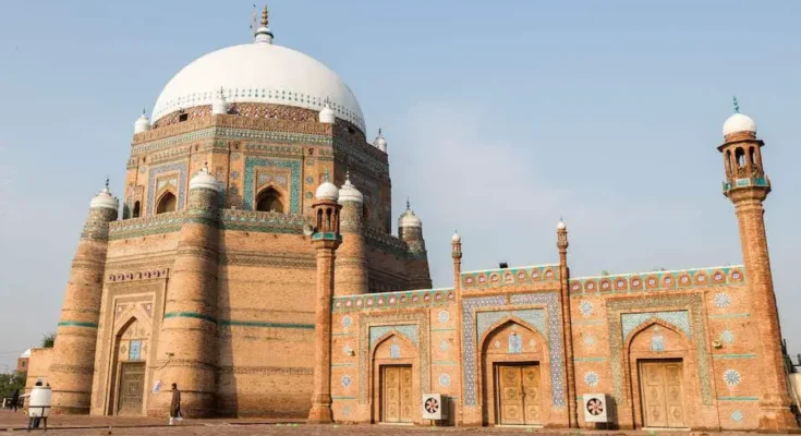 "Multan:- City- of- Saints-- and- Sufi- Splendor"-