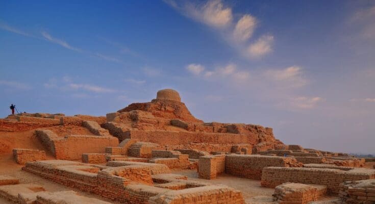 Mohenjo-daro-(Sindh)-Delve-into-the-Ancient