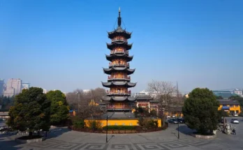 Longhua- Temple:- Revealing -the- Timeless -Beauty- of -Shanghai's